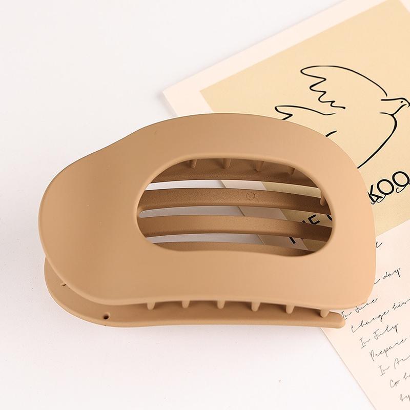 🎁Casual Versatile Solid Colour Lay Flat Hair Clip