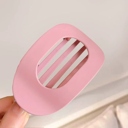 🎁Casual Versatile Solid Colour Lay Flat Hair Clip